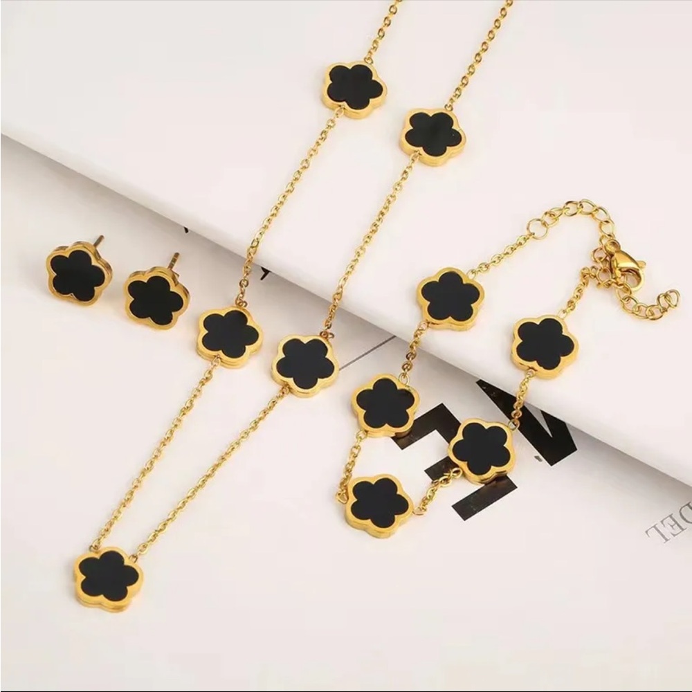 Elegant Gold and Black Flower Jewelry Set